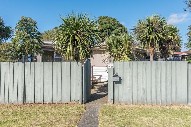 Photo of property in 84 Aorangi Road, Paraparaumu, 5032