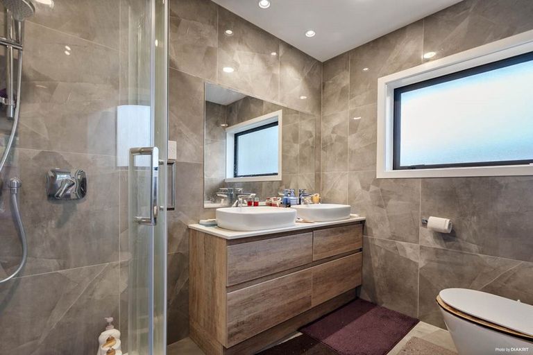 Photo of property in 19 Anna Watson Road, Half Moon Bay, Auckland, 2012