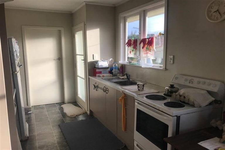 Photo of property in 40 Tahi Terrace, Glen Eden, Auckland, 0602