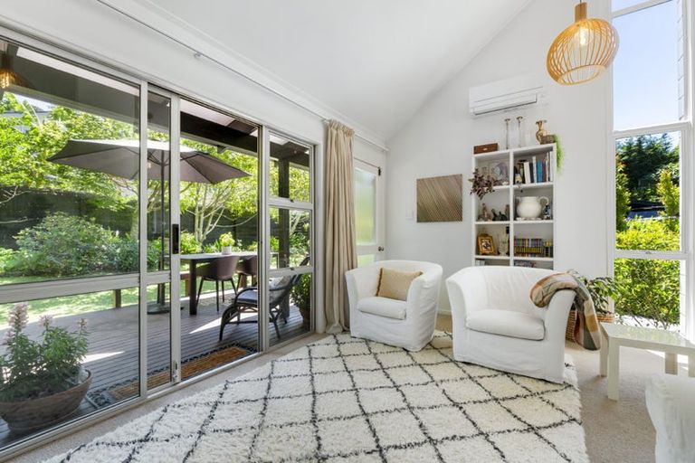 Photo of property in 1/41 Ravenwood Drive, Forrest Hill, Auckland, 0620