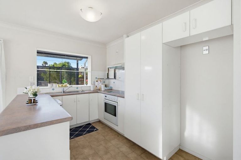 Photo of property in 52 Bodi Place, Te Atatu South, Auckland, 0610