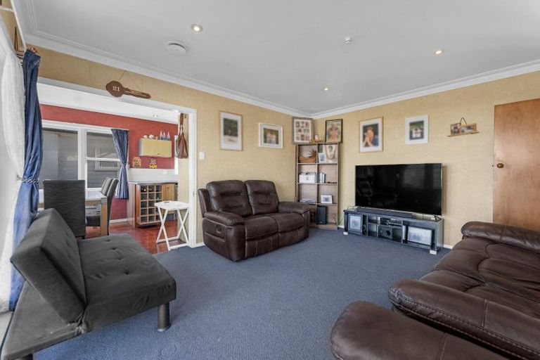 Photo of property in 8 Braeburn Place, Takanini, 2112