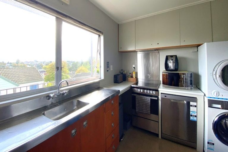 Photo of property in 28 Awaroa Road, Sunnyvale, Auckland, 0612