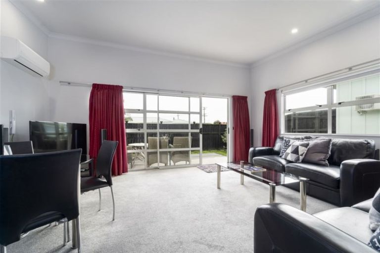 Photo of property in 24 Cologne Street, Martinborough, 5711