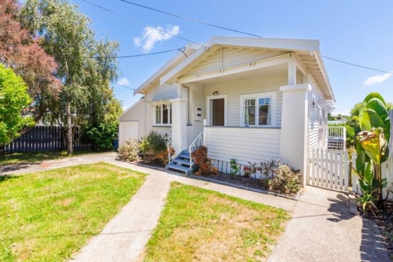 Photo of property in 53 Woodglen Road, Glen Eden, Auckland, 0602