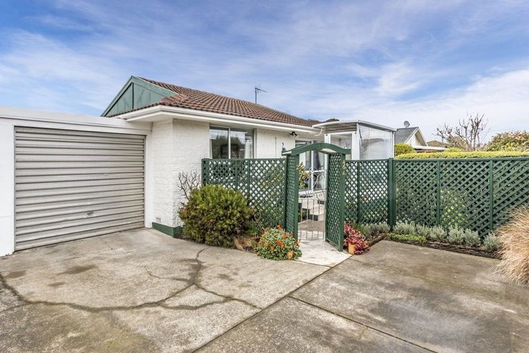 Photo of property in 2/46a Valecrest Avenue, Parklands, Christchurch, 8083