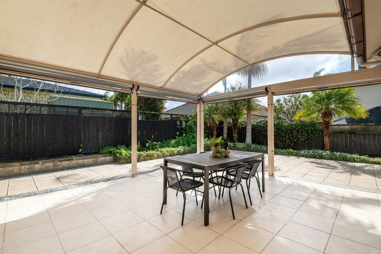 Photo of property in 19 English Oak Drive, Schnapper Rock, Auckland, 0632