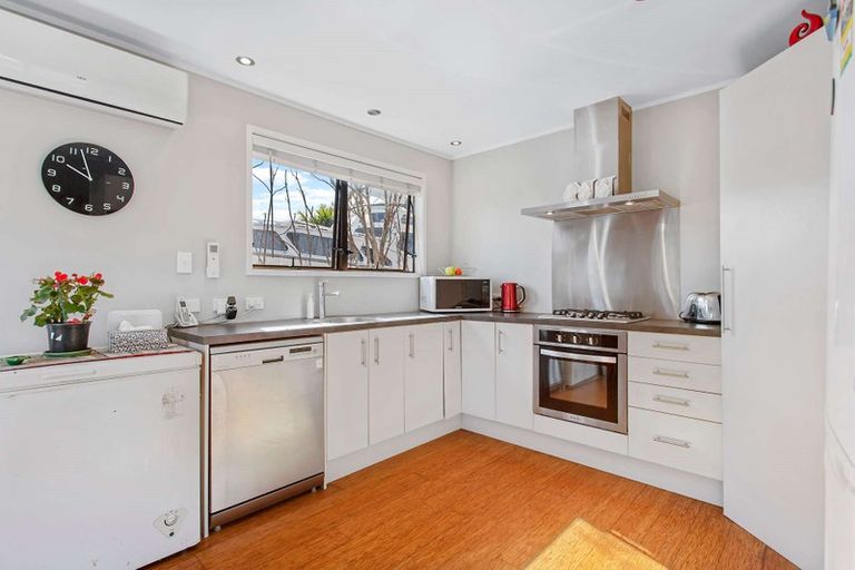 Photo of property in 7 Lyren Place, Half Moon Bay, Auckland, 2012