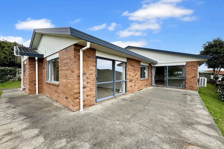Photo of property in 76 Pitt Avenue, Clendon Park, Auckland, 2103