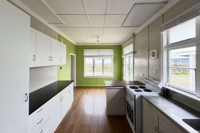 Photo of property in 3 Daniell Street, Bulls, 4818