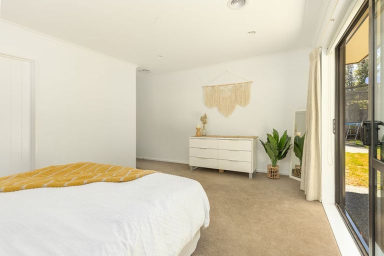 Photo of property in 22 Bluewater Place, Paraparaumu, 5032