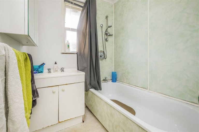 Photo of property in 12 Cargill Street, Papakura, 2110