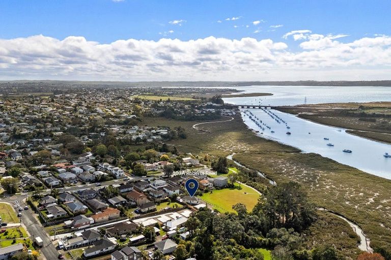 Photo of property in 103a Roberts Road, Te Atatu South, Auckland, 0610