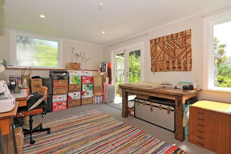 Photo of property in 9 Stratford Way, Wilton, Wellington, 6012