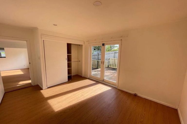 Photo of property in 16 Savoy Road, Glen Eden, Auckland, 0602