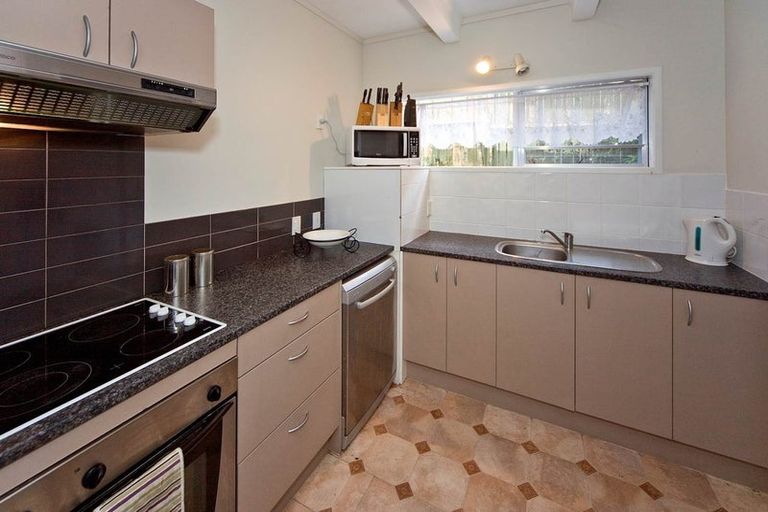 Photo of property in 70 Wiseley Road, West Harbour, Auckland, 0618