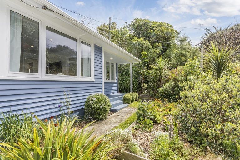 Photo of property in 65 Airlie Road, Plimmerton, Porirua, 5026