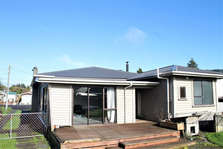 Photo of property in 32 Inverness Street, Dunollie, Runanga, 7803