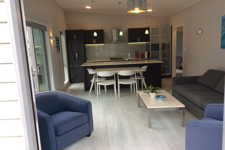 Photo of property in 15 Old Lake Road, Narrow Neck, Auckland, 0624