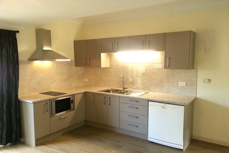 Photo of property in 8 Eclipse Place, Half Moon Bay, Auckland, 2012