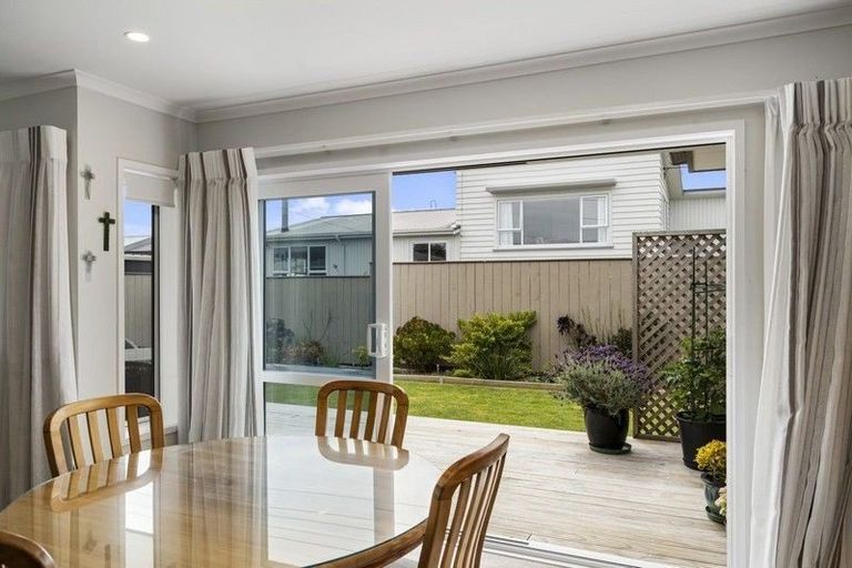 Photo of property in 30 Wallath Road, Westown, New Plymouth, 4310