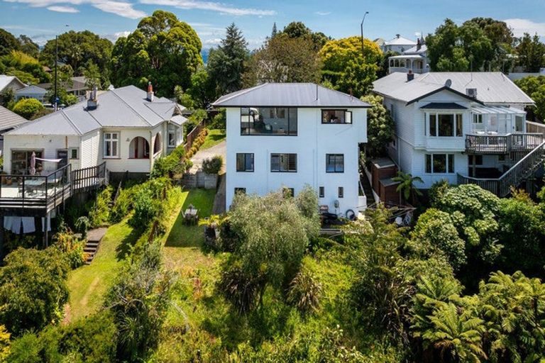 Photo of property in 54 Napier Terrace, Hospital Hill, Napier, 4110