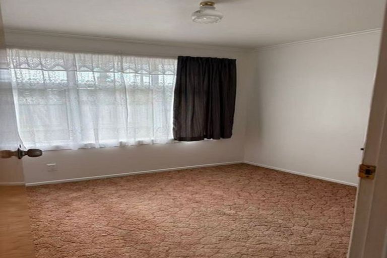 Photo of property in 9 Archlynn Road, Kelston, Auckland, 0602