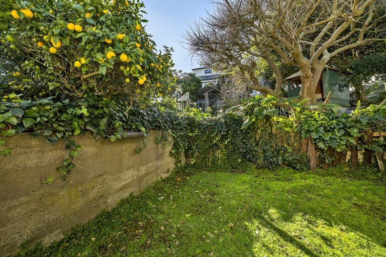 Photo of property in 15 Caroline Street, Mount Victoria, Wellington, 6011