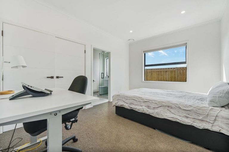 Photo of property in 67 Vaucluse Heights, Fitzherbert, Palmerston North, 4410