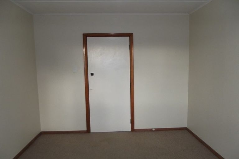 Photo of property in 12 Dorset Grove, Cannons Creek, Porirua, 5024