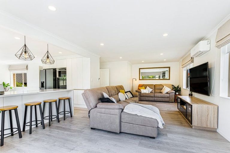 Photo of property in 54 Black Teal Close, Unsworth Heights, Auckland, 0632