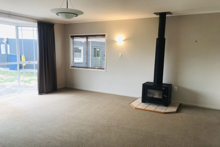 Photo of property in 37 Jaemont Avenue, Te Atatu South, Auckland, 0610