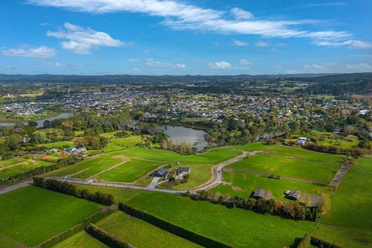 Photo of property in 2 Ada Lane, Riverhead, 0793