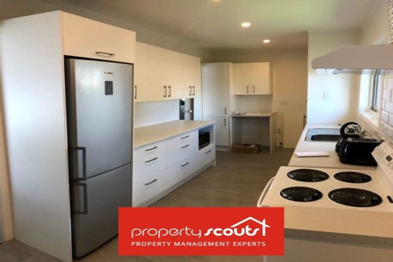 Photo of property in 1/70 Flanshaw Road, Te Atatu South, Auckland, 0610