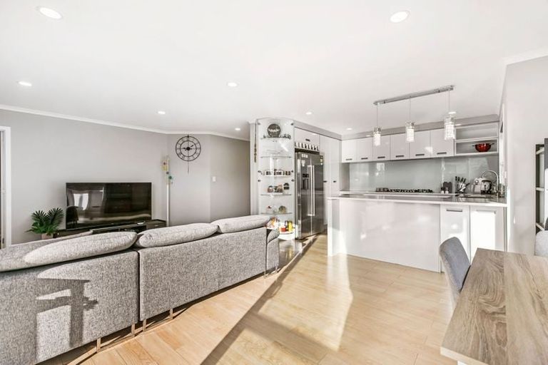 Photo of property in 13 Hihi Avenue, Takanini, 2112