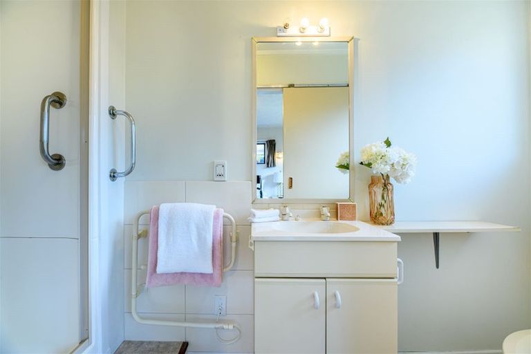 Photo of property in 4/39 Swanson Road, Henderson, Auckland, 0610