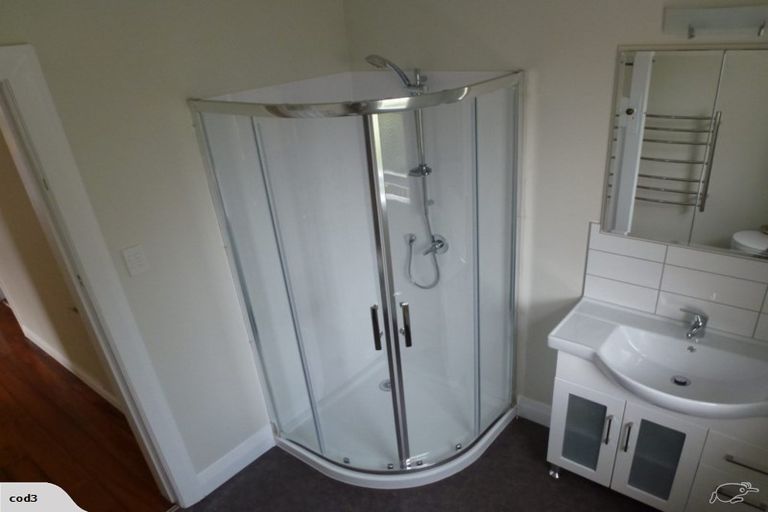 Photo of property in 5a Grove Road, Kelburn, Wellington, 6012