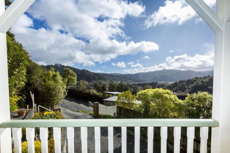 Photo of property in 6 Hobbit Lane, Pinehaven, Upper Hutt, 5371