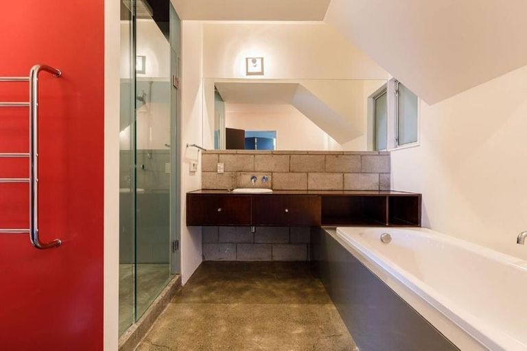 Photo of property in 124 Townsend Road, Miramar, Wellington, 6022