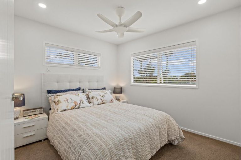 Photo of property in 7 Marellen Drive, Red Beach, 0932