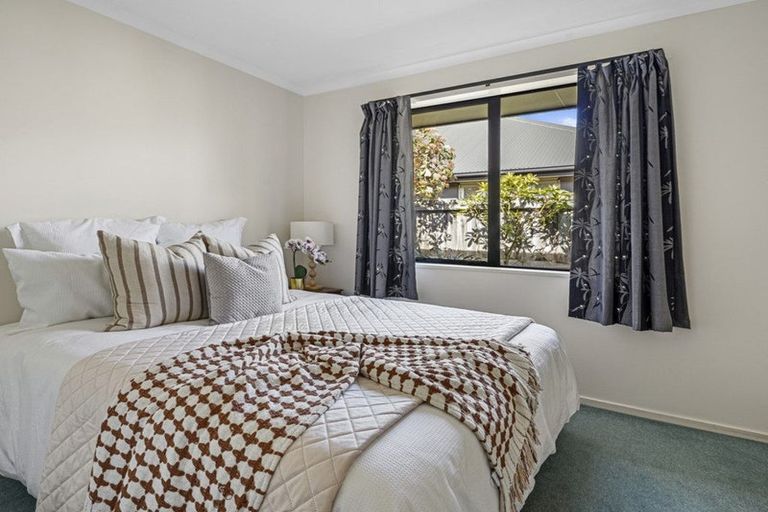 Photo of property in 18 Parkside Crescent, Northwood, Christchurch, 8051