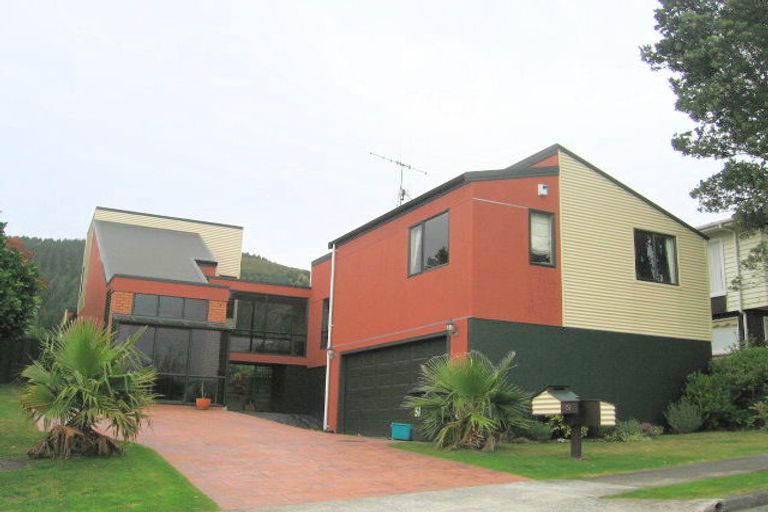 Photo of property in 51 Sunrise Boulevard, Tawa, Wellington, 5028