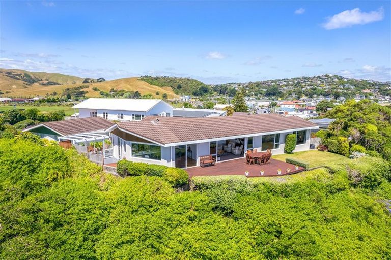 Photo of property in 11 Motuhara Road, Plimmerton, Porirua, 5026