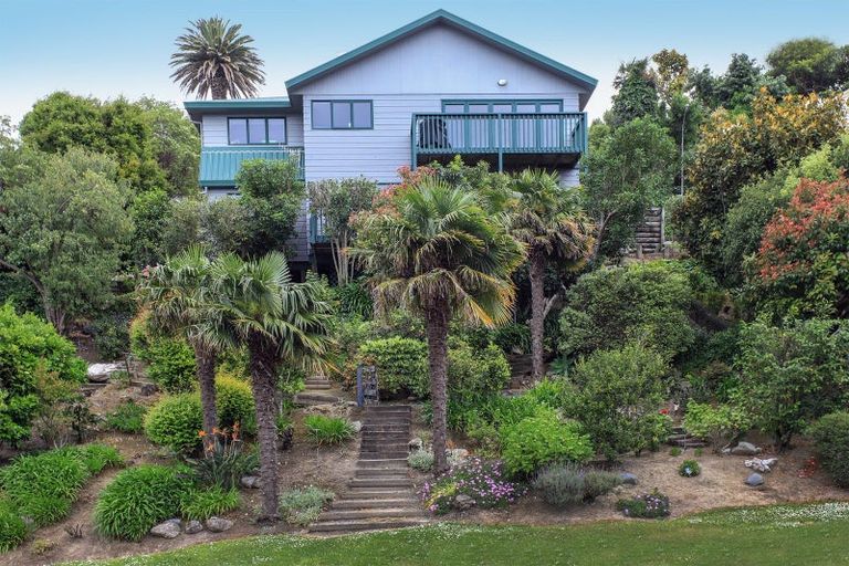 Photo of property in 135 Priestley Terrace, Bluff Hill, Napier, 4110