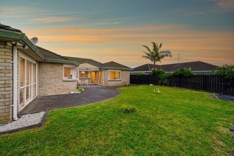 Photo of property in 2 Amadeus Place, Northpark, Auckland, 2013