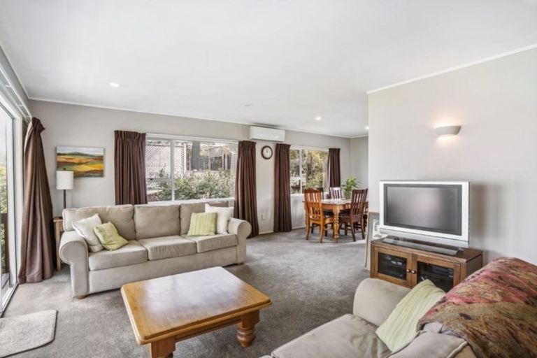 Photo of property in 1/56 Knightsbridge Drive, Forrest Hill, Auckland, 0620