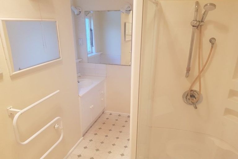 Photo of property in 32 Waimairi Road, Upper Riccarton, Christchurch, 8041