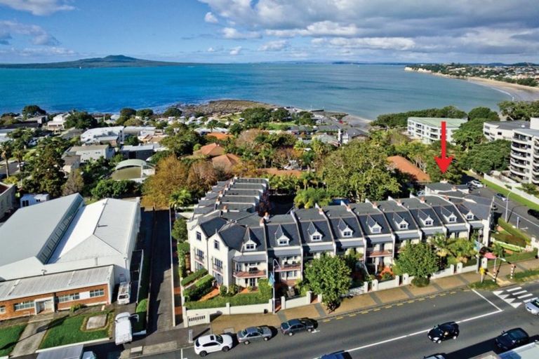 Photo of property in 1/177 Hurstmere Road, Takapuna, Auckland, 0622