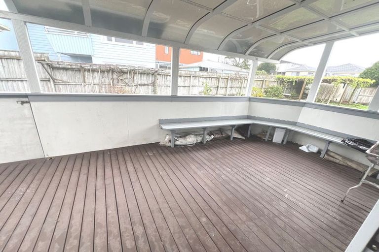 Photo of property in 12 Kereru Street, Henderson, Auckland, 0612