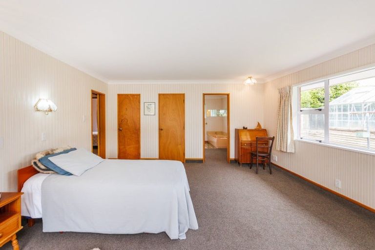 Photo of property in 12 Hind Place, Hokowhitu, Palmerston North, 4410